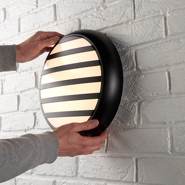 Saxby Hero black grill bezel - 95550