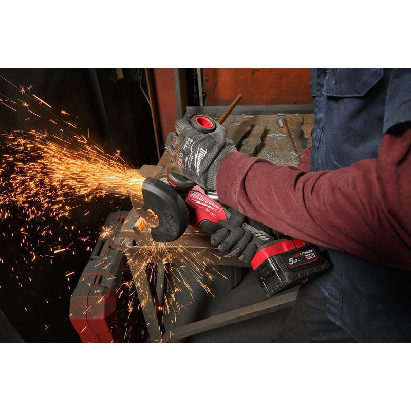 Milwaukee M18 FUEL™ 115 mm variable speed & braking angle grinder with paddle switch
