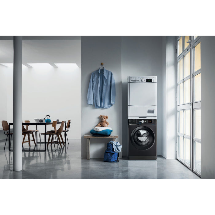 Indesit Freestanding front loading washing machine: 7,0kg - BWE 71452 K UK N