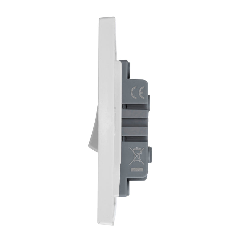 Saxby SE104 Square Edge 10AX 4G 2-Way Switch