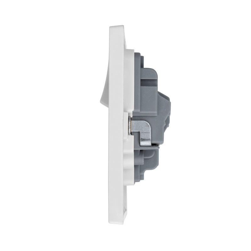 Saxby SE411 Square Edge 13A 1G SP Switched Socket